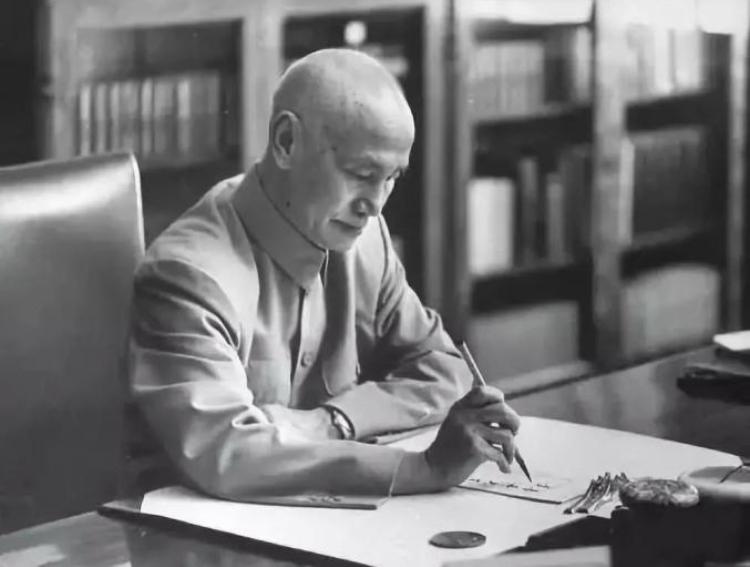 蒋介石的用人原则，一是忠诚，二是出身，三是外表，第四才是能力。

这是国民党军界