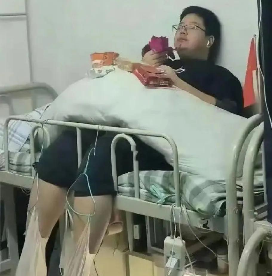 这么懒的人有吗？
答案是有。
可谁家摊上一个都够头疼。
摆烂的生活和学习状态。