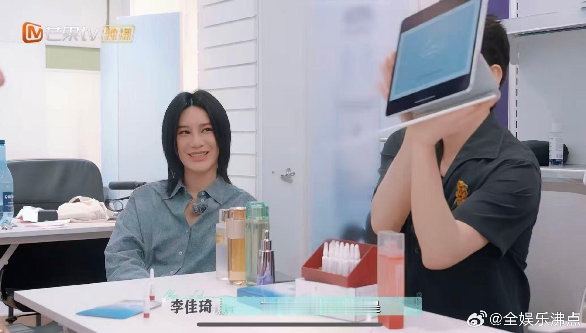 尚雯婕这款翻译太对味了巴黎合伙人 谁看了不说一句绝！李佳琦和法国药妆店代表沟通时