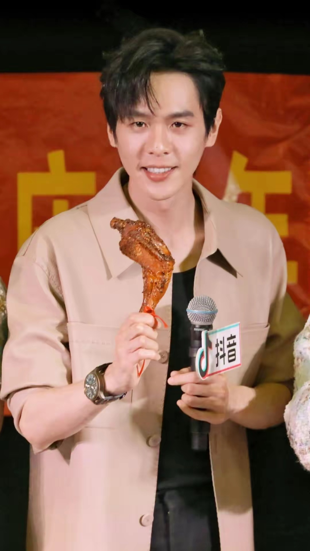 庆余年路演，张若昀和郭麒麟，一个瘦到认不出，一个胖到认不出 ​​​