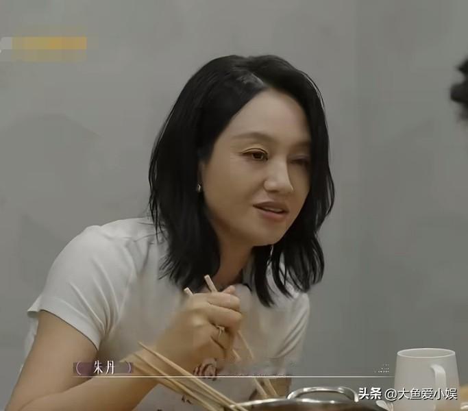 李嘉格的男友小董说：“我妈妈特别喜欢嘉格。她自从见到嘉格后，我已经不是我妈的宝了