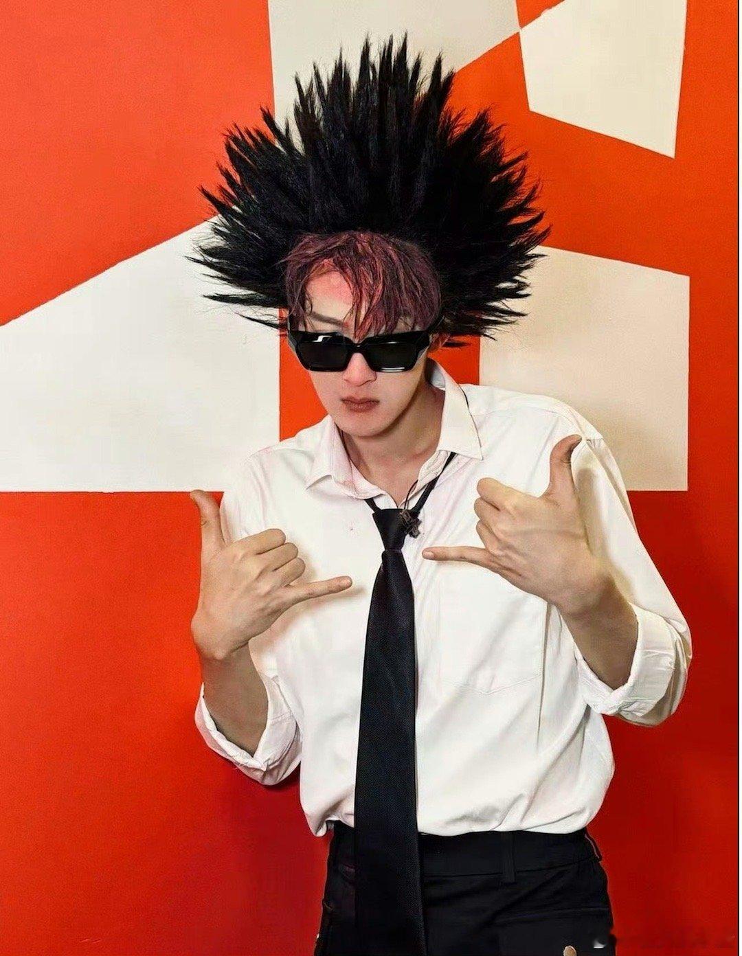 檀健次非主流爆炸头，驾驭的如何 