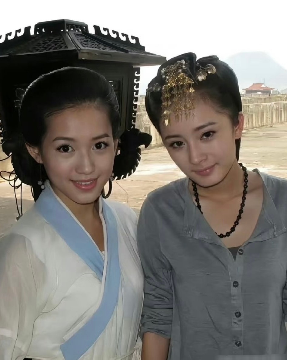 当年大家还是黄种人，妆发还能大光明跟史实一样 ​​​