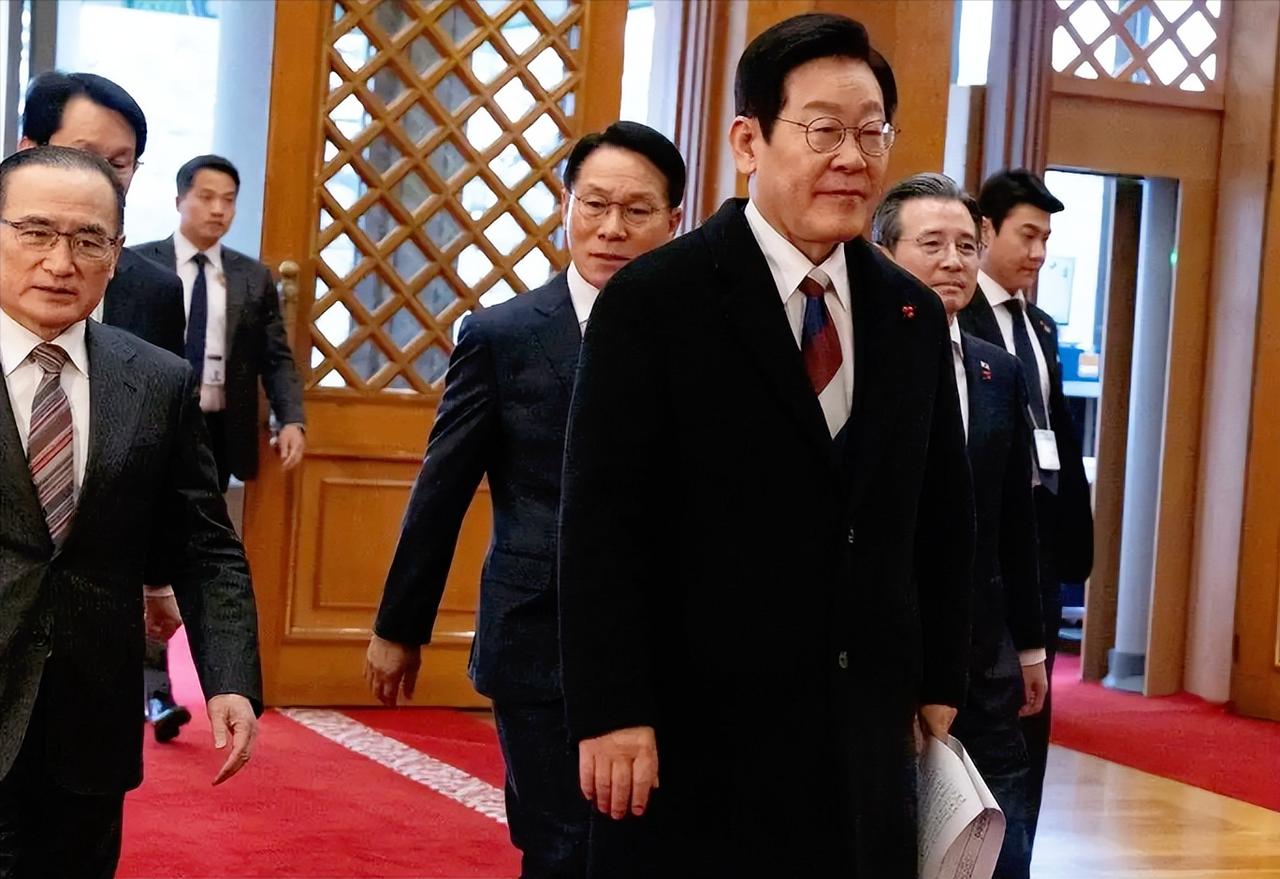 青瓦台又“开张” 了！韩国总统李在明正式搬回这里办公，这也意味着前总统尹锡悦搞的