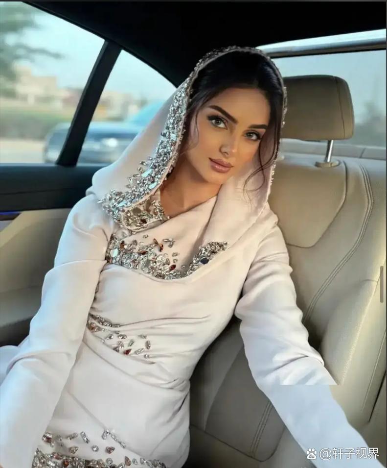 伊朗的国名在波斯语里，就是“雅利安人的土地”。
一个德黑兰的年轻人会纠正你，我们