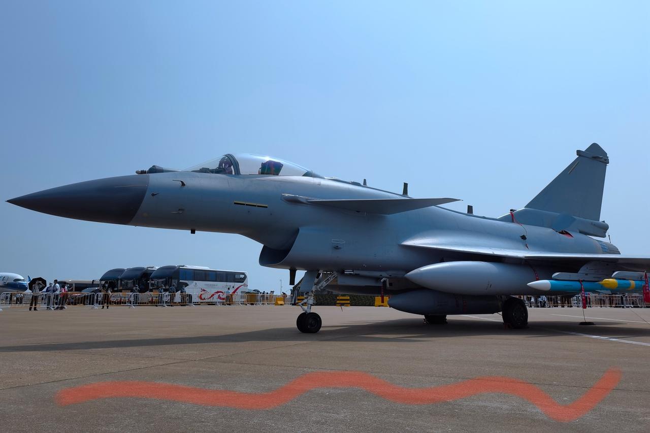 如果说中国航空工业和空军装备有个分水岭的话，那一定是3月23日这一天！1998年