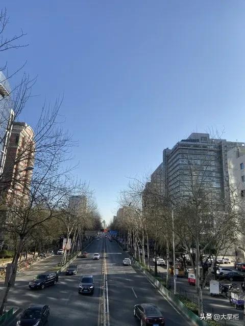 谁动了我的罗马户口本？
 
 李三清的文章像一记洛阳铲，把当代人埋在心底的焦虑刨