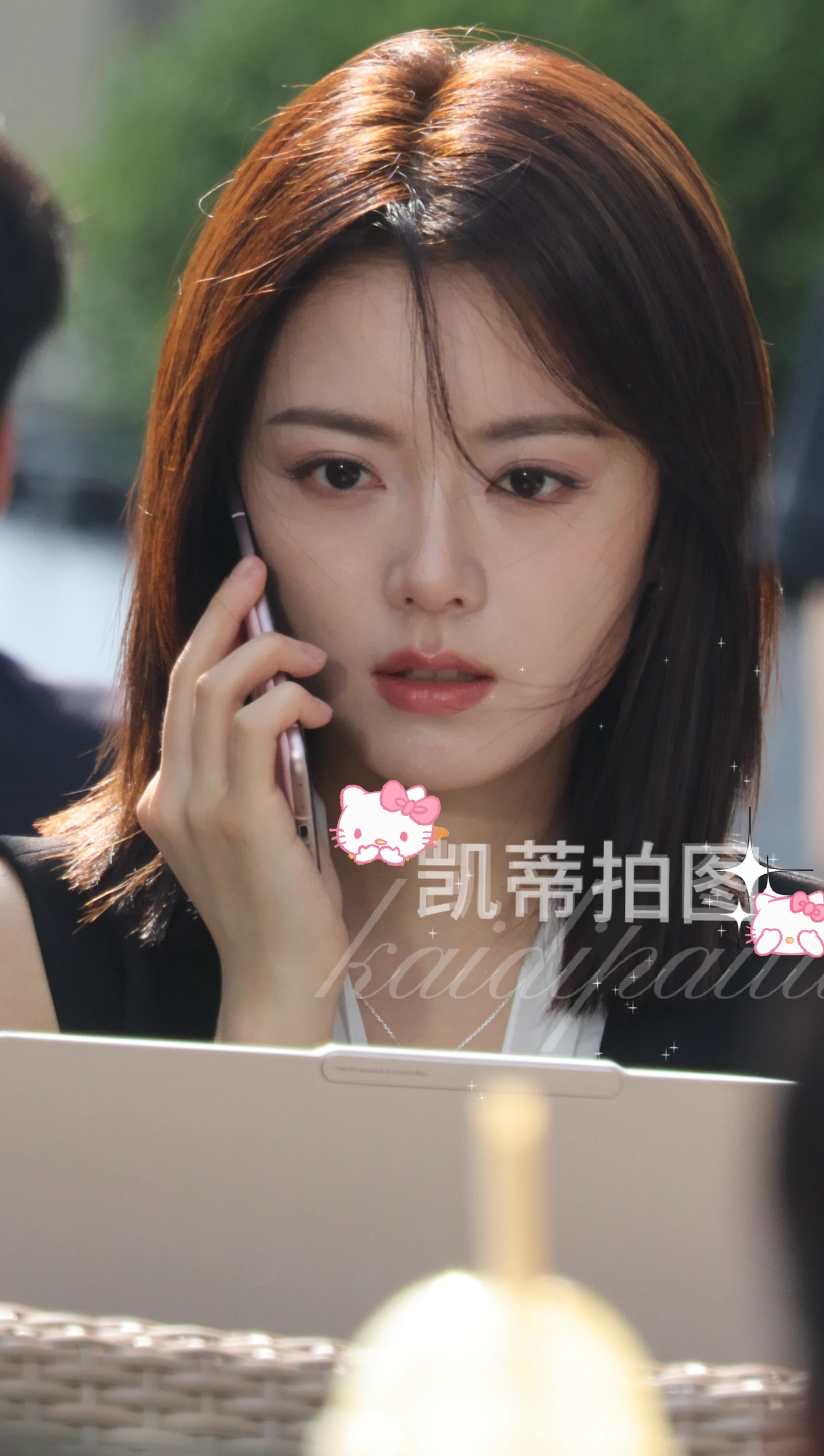 赵今麦好神奇的一张图，感觉往她身上按什么故事都能很精彩。可清纯可冷静可破碎可坚毅