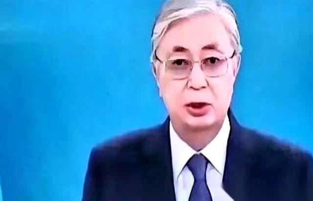 日本刚在东京办了场大席，主角是中亚五国的总统。
红毯铺上，相机咔咔响，高市早苗领