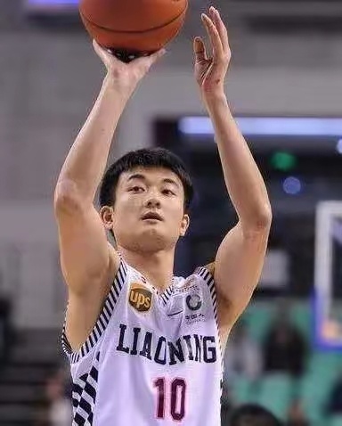 不得不说，南京男篮夏天签下以下6人概率如下1刘志轩（15%）2翟晓川（15%）3