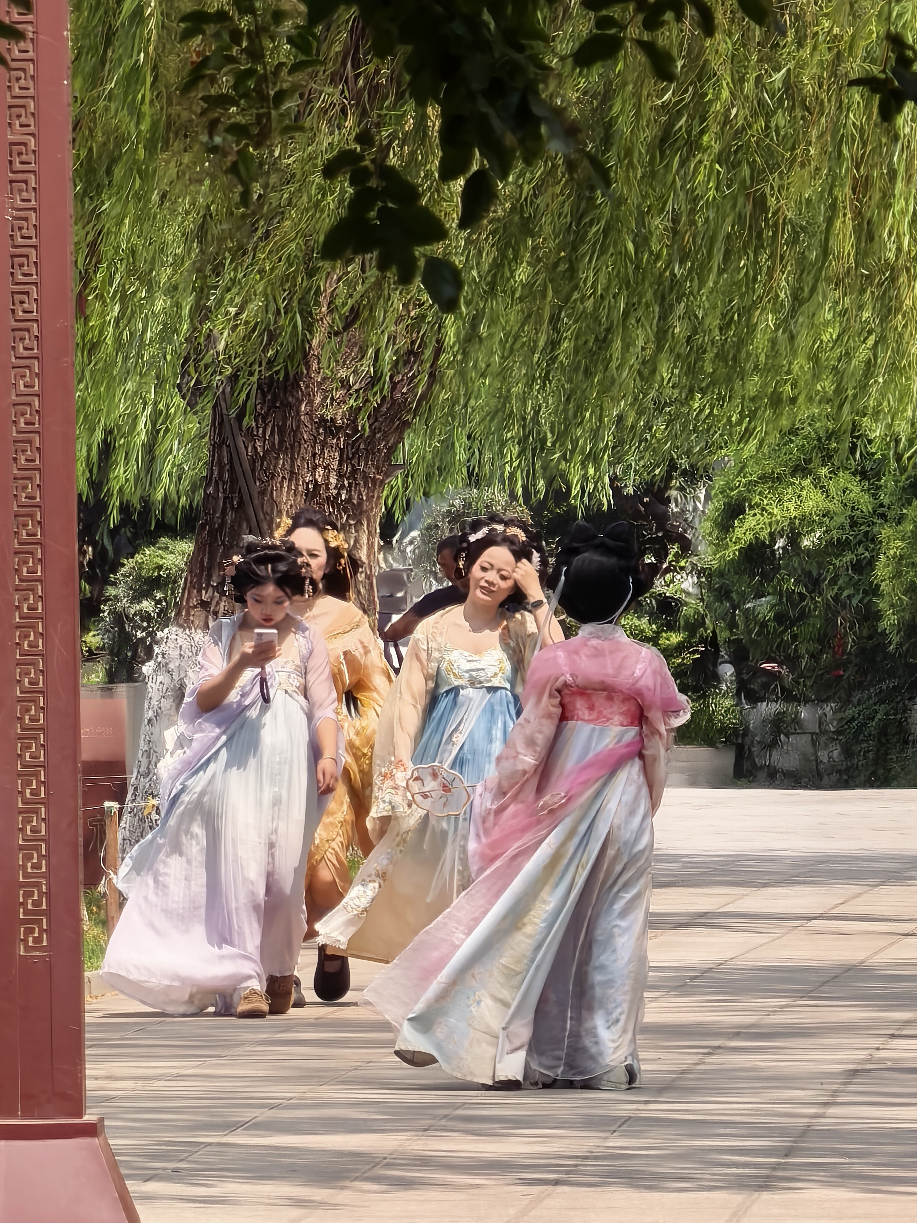 大明湖的古风雅韵……济南 红藕香生夏欲秋。 济南·大明湖景区