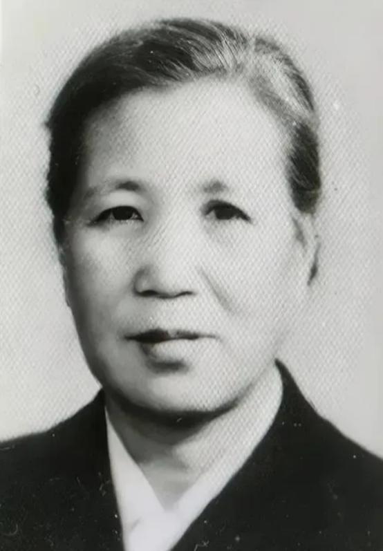 [太阳]1929年，地下党傅玉真得知新婚丈夫叛变，她痛苦不已，过了几日，还是决定