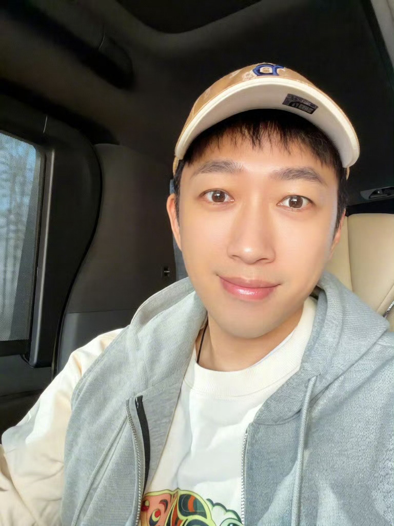 于正发文谈AI将取代演员于正辟谣AI将取代演员于正发文谈男二以下AI演员，你觉得