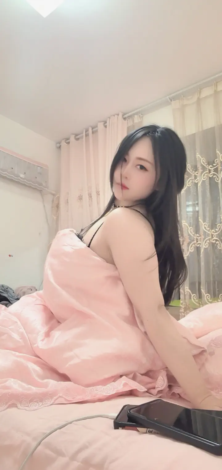 我是一个非常对感情专一的人，要么不选择，要么选择就是死心塌地只爱一人。