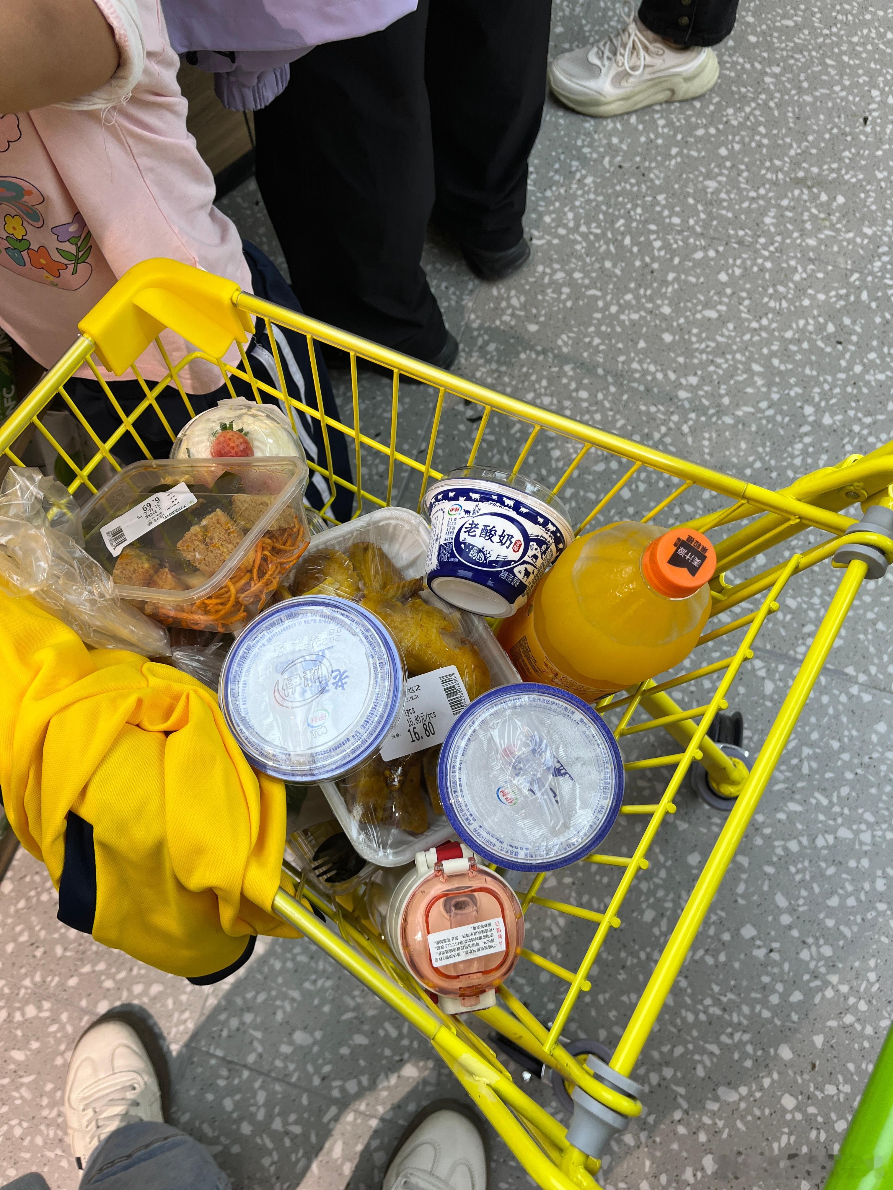 新年快乐，新的一年，祝大家发大财，顺顺利利，一切都好。和女儿一起跨年，我们回来都