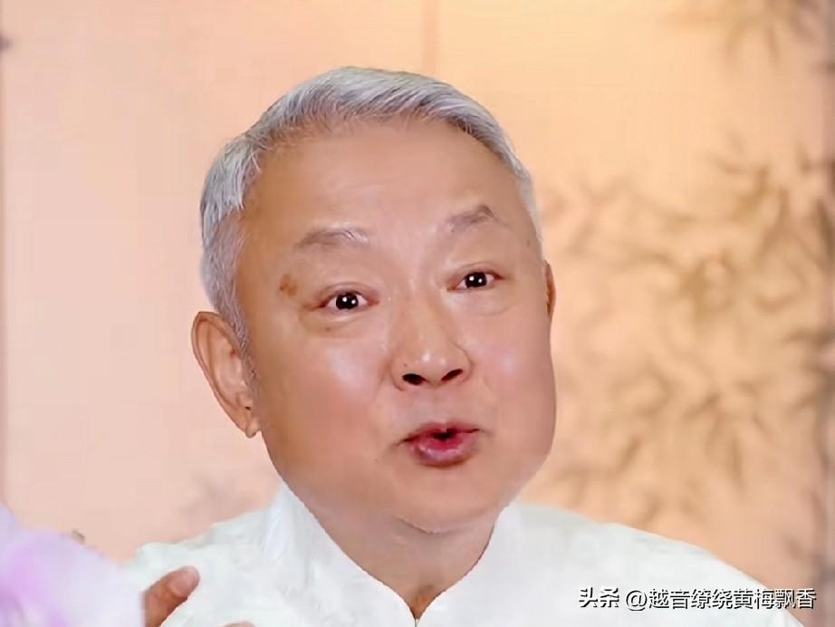 欧阳奋强聊起当年拍摄红楼梦的时候，王扶林导演是知人善用，由于红楼梦拍摄周期太长，