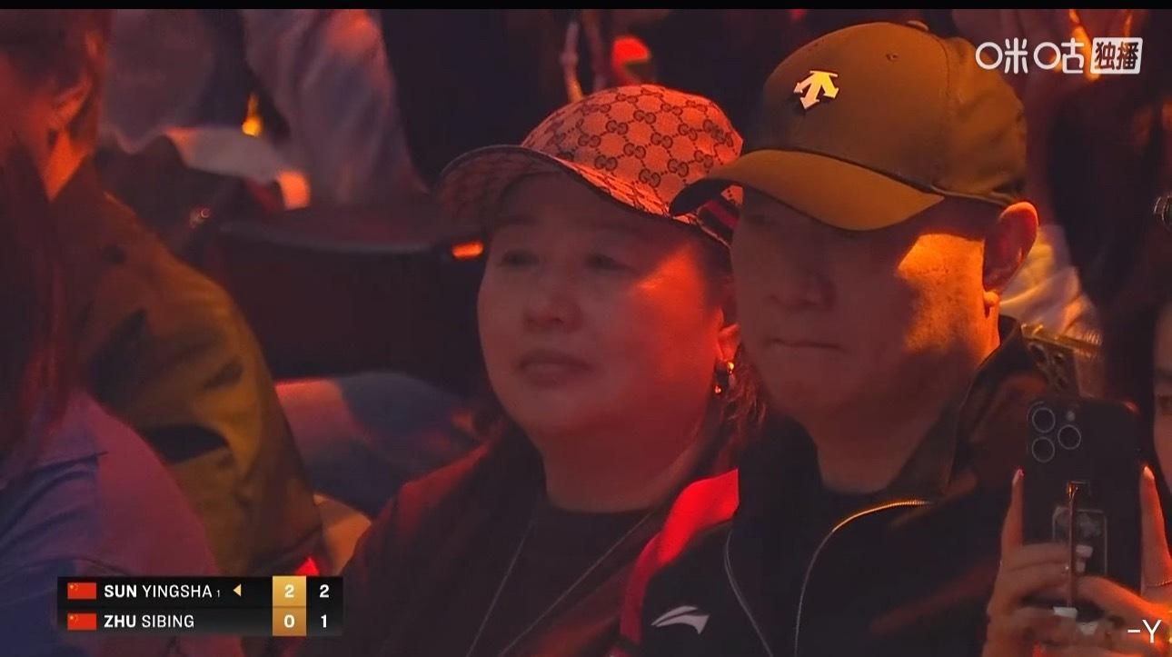 午餐时间该吃点小龙虾了别东施效颦搁这坐着了 ​​​