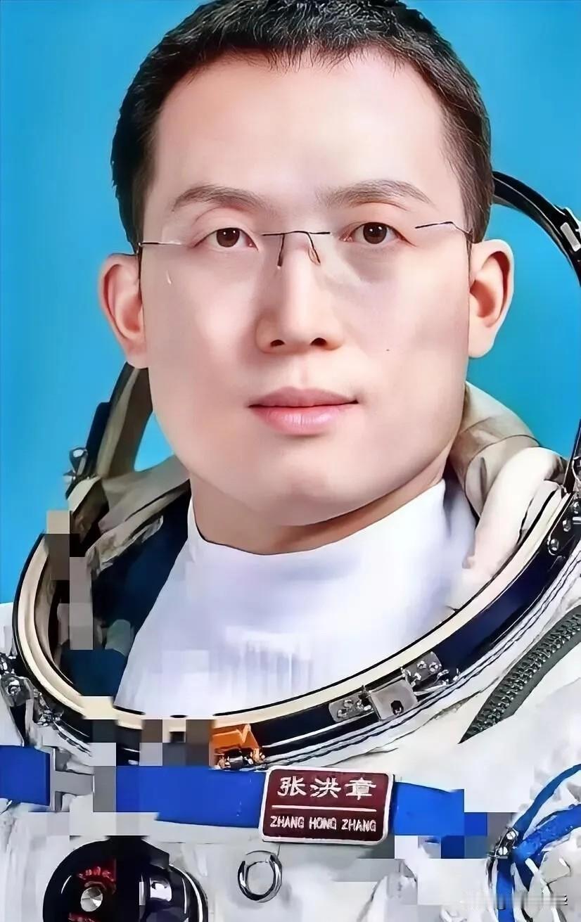 航天员张洪章平安落地，他姐姐的一席话让人破防：弟弟在轨坚守210天，如今圆满完成