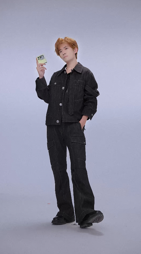 #易烊千玺金发侧拍花絮# #易烊千玺时尚感nextlevel# 易烊千玺最新拍摄