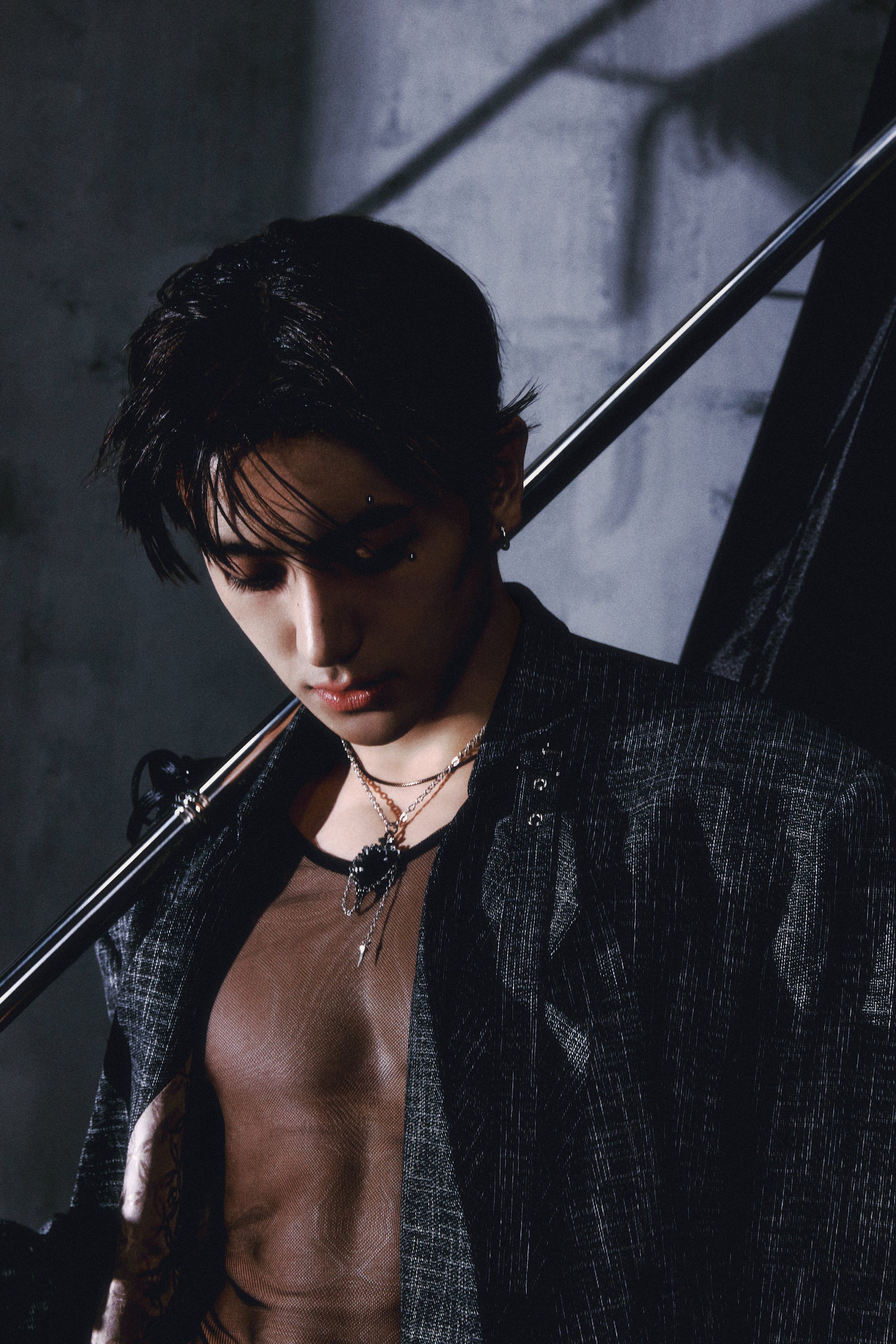 THE BOYZ 李贤在预告照 这胸肌🙀🤤 ​​​