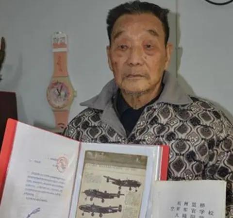 李占瑞抗战飞行员，抗日战争时期，在印度以及国内无数次执行轰炸日军任务、亲自炸毁日