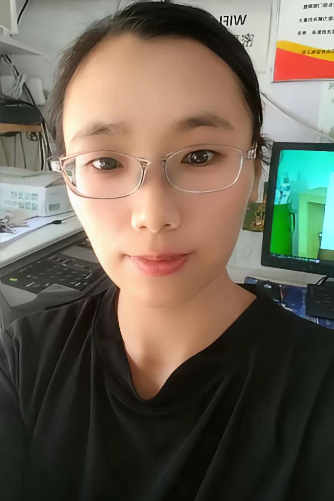 甘宇翼前妻蹭前夫的流量，终究没有成功，还惹的一身骚，那段时间卖一千多单产品，后来