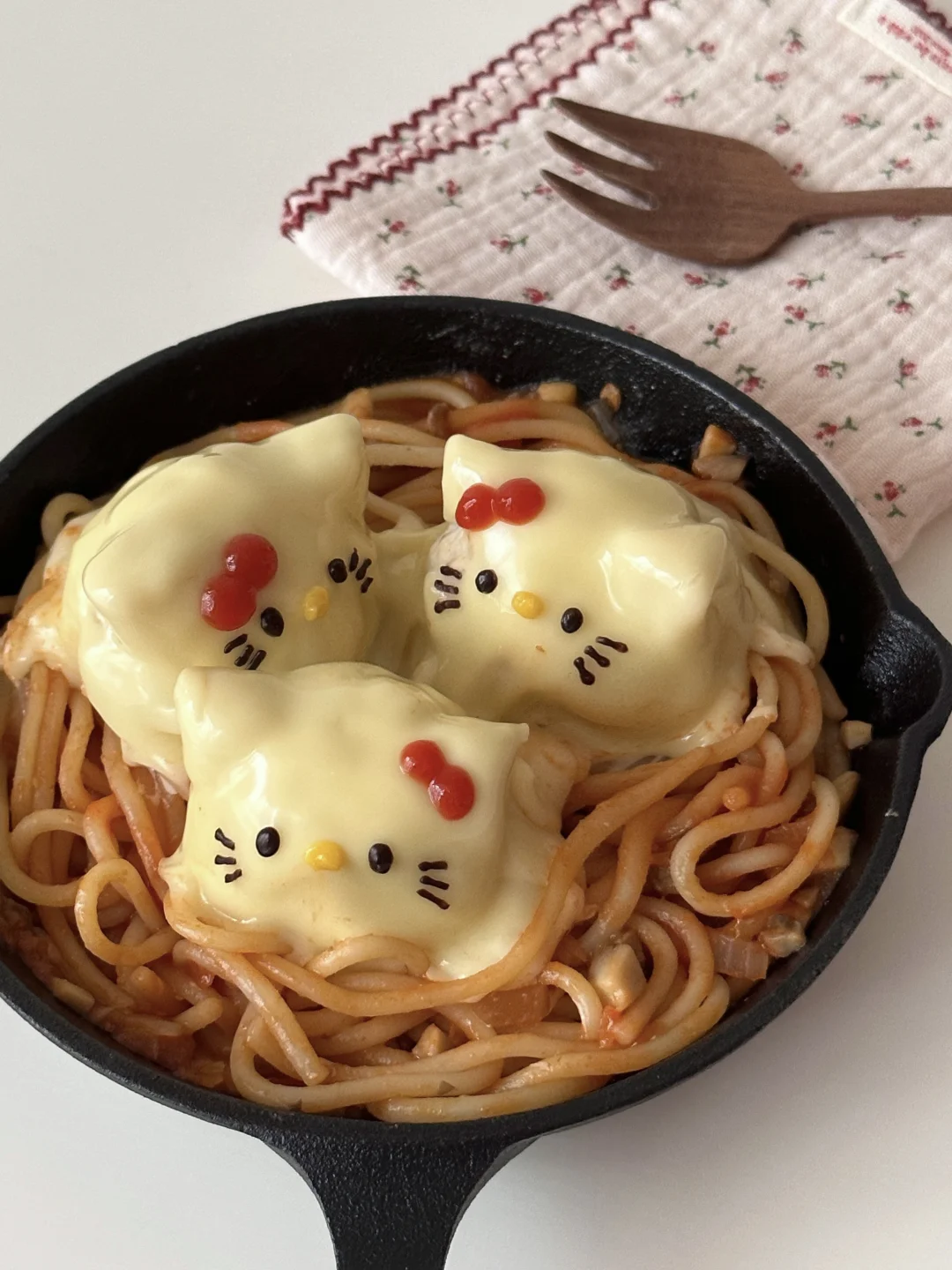 HelloKitty芝士肉丸番茄意面🍝
