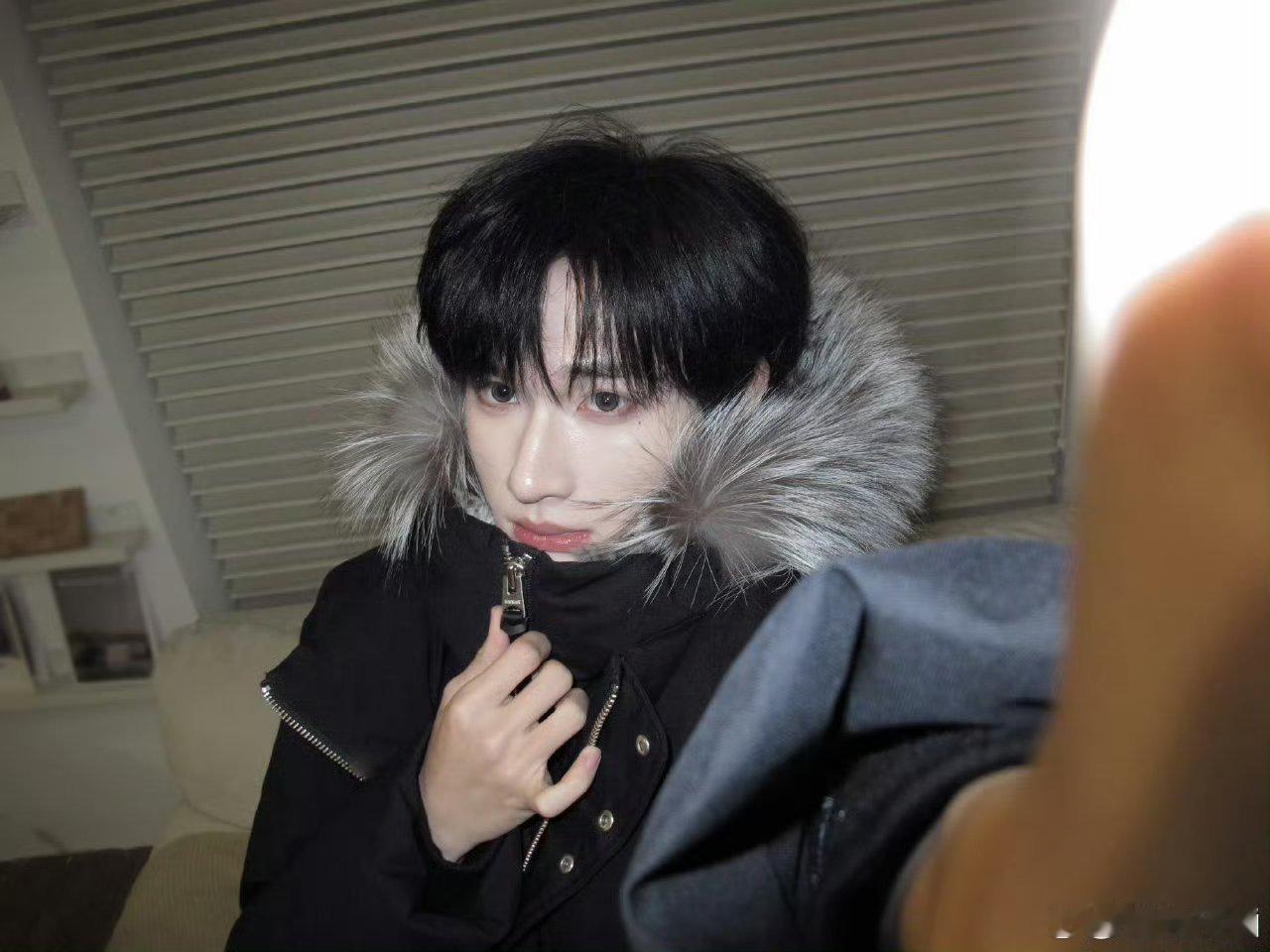 余宇涵唱歌镜头切刘耀文易烊千玺 舞台王者余宇涵，歌声治愈又有力量，台风大气，用实