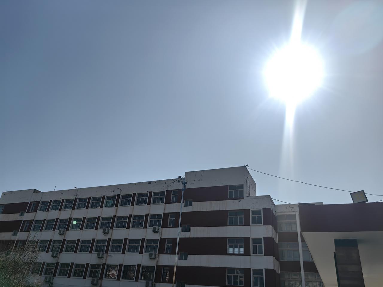 冬日的暖阳，人间的天堂。[送自己一朵花][送自己一朵花][送自己一朵花][烟花]