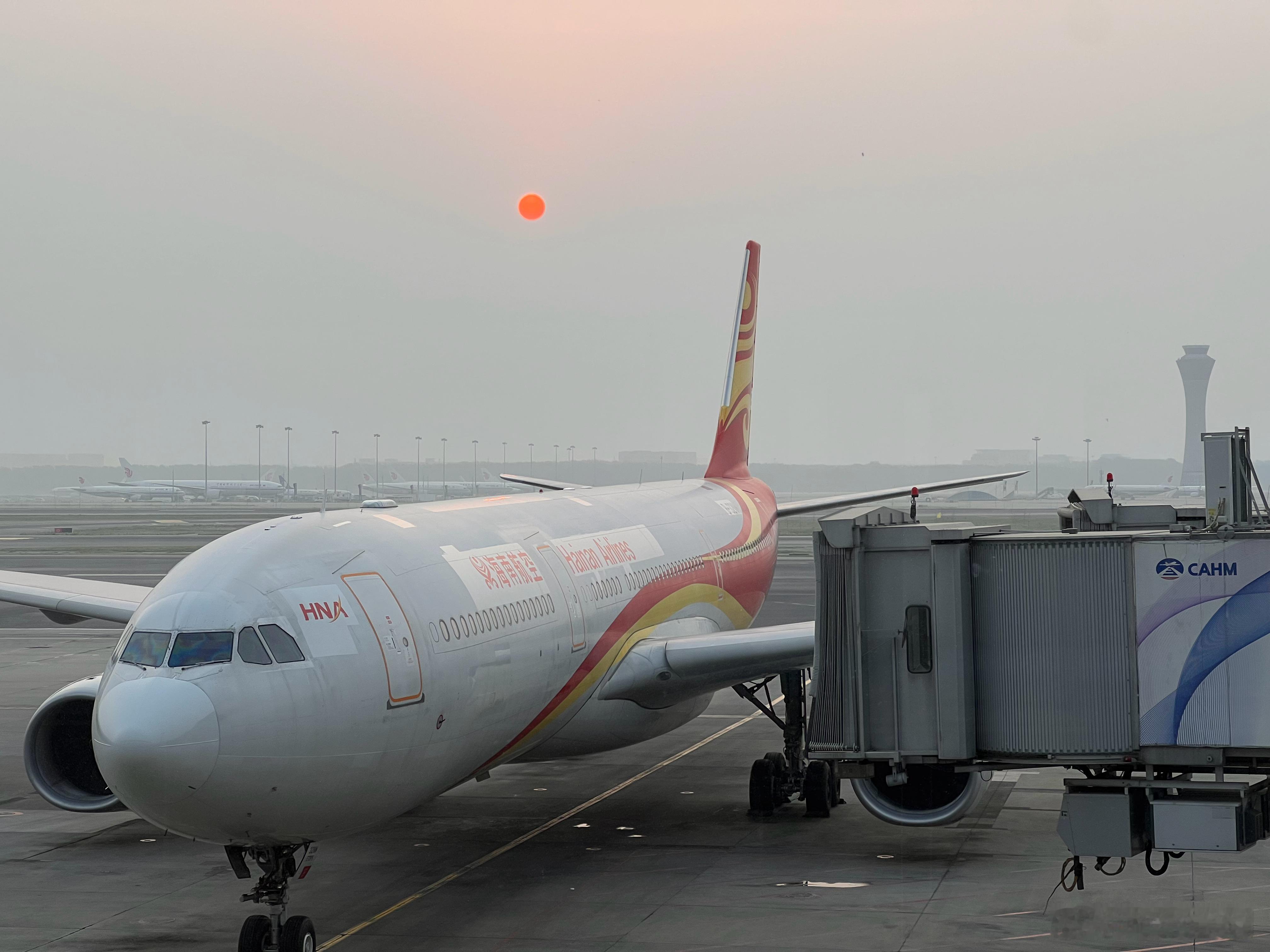 是肥肥的太阳哎…… 北京·首都机场T2航站楼