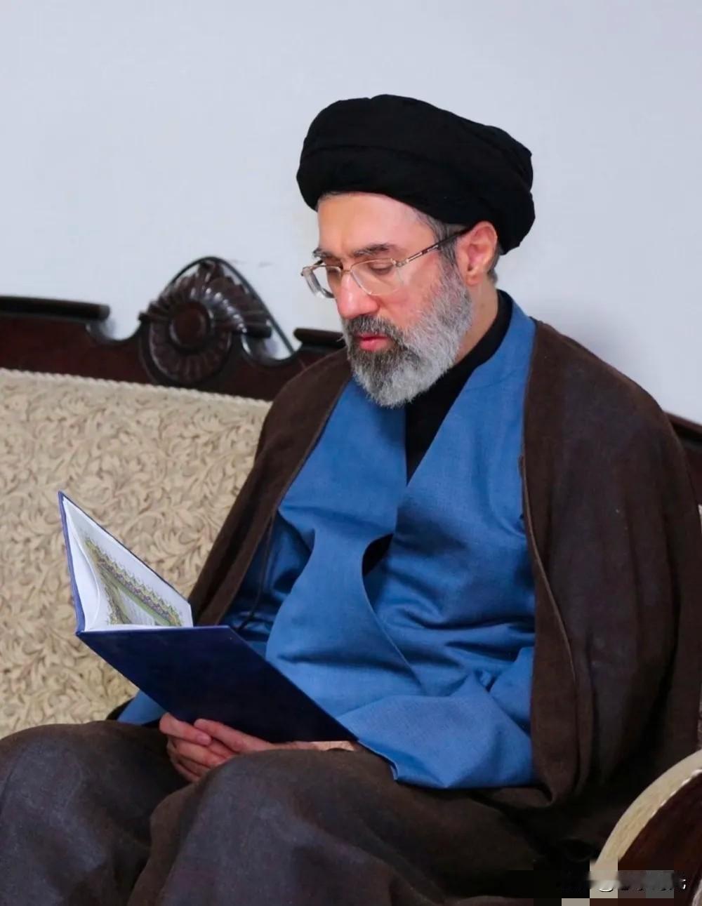 伊朗“叛国者”登场了！
4月16日，据伊朗法尔斯通讯社称，首都德黑兰发生两起爆炸