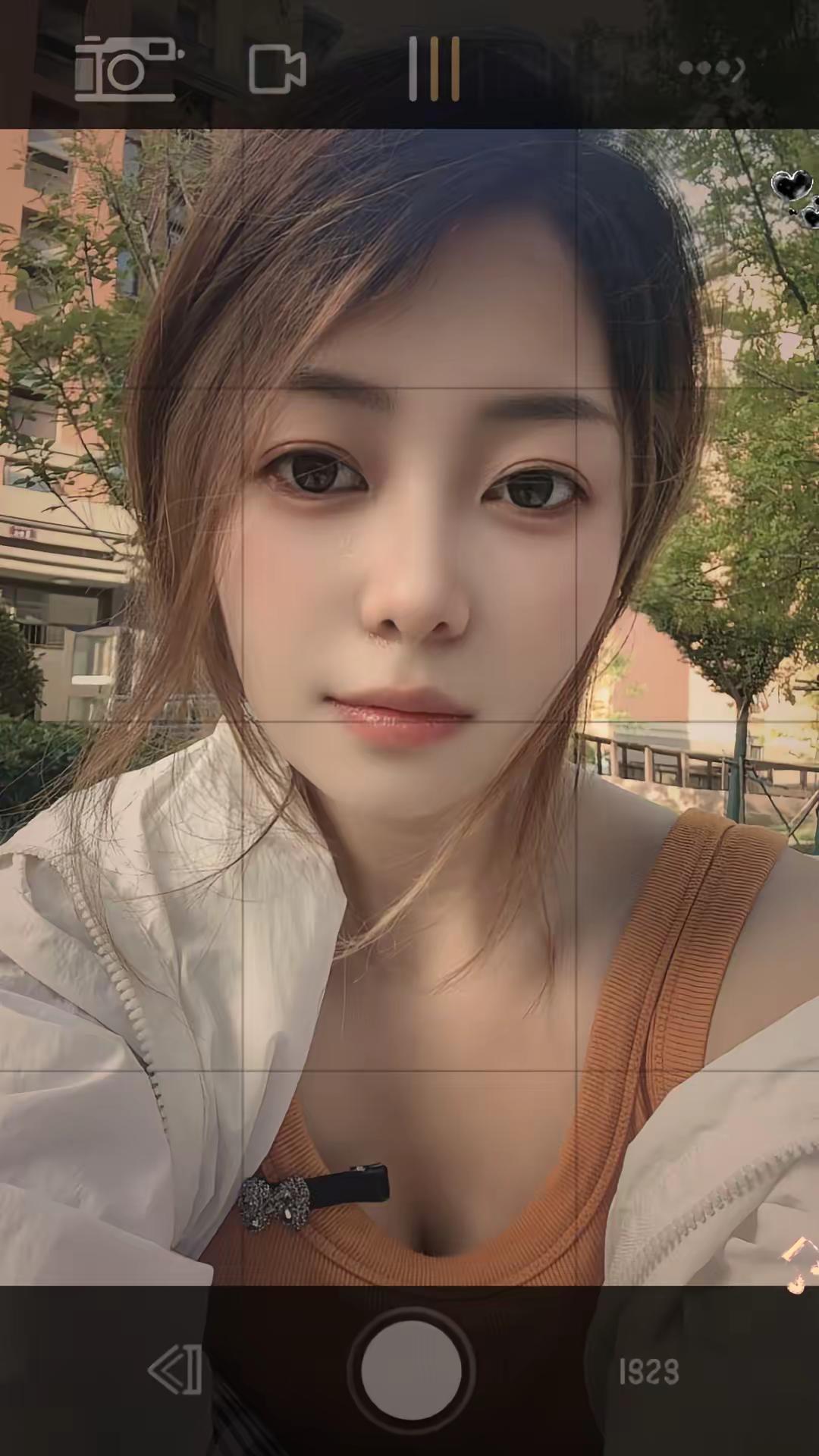 老歌依然好听，可是青春再也回不去了，时间带走了我千变万化的模样，我给自己留下了多