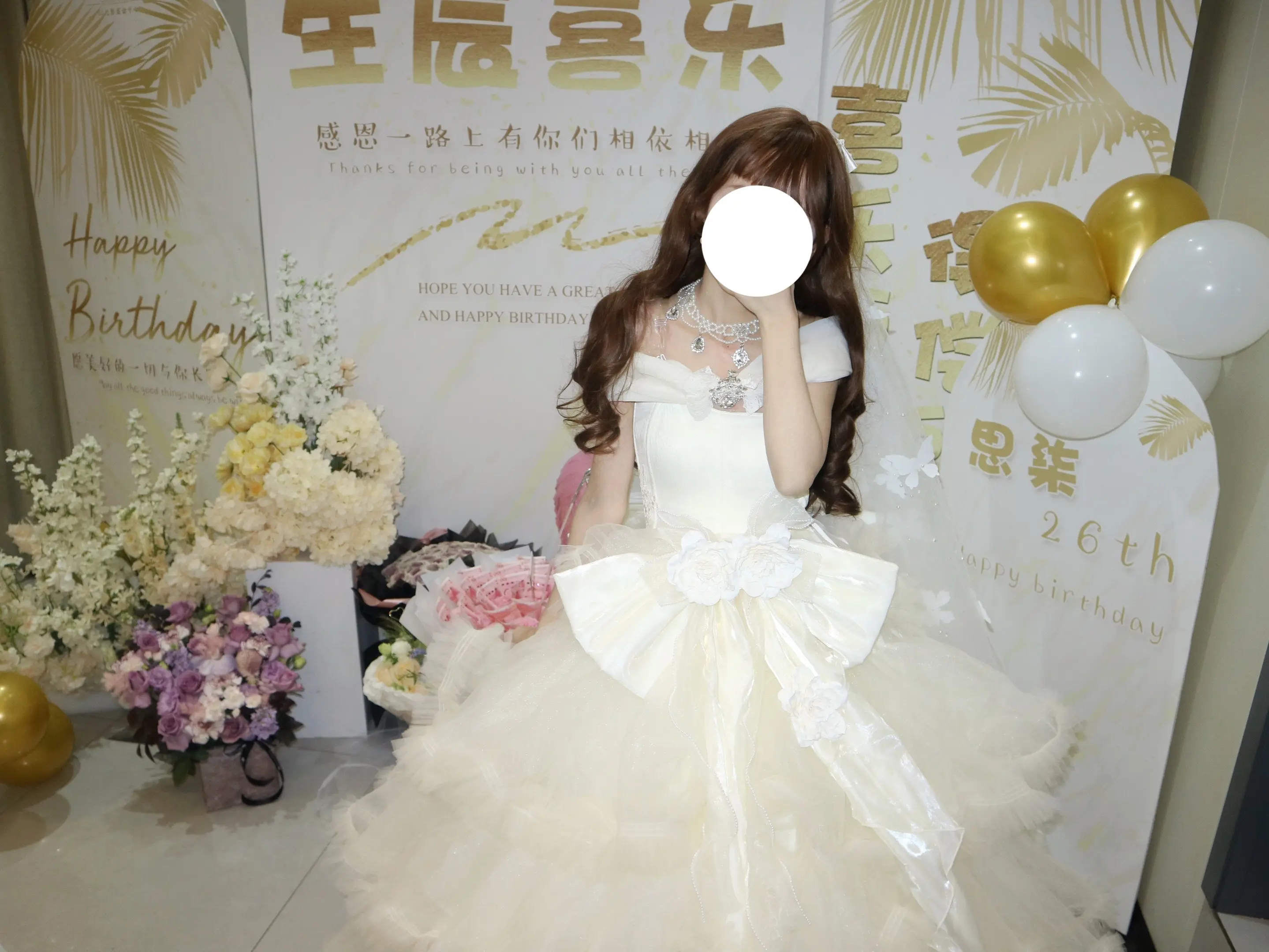 我是一个很舍不得人，舍不得挂掉朋友的电话，舍不得删掉照片，舍不得和小聚...