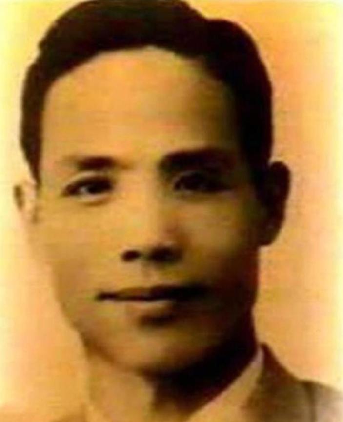 吴石的后人有点意思，明明父亲是潜伏台湾的烈士，大名鼎鼎的“密使一号”，儿子吴韶成