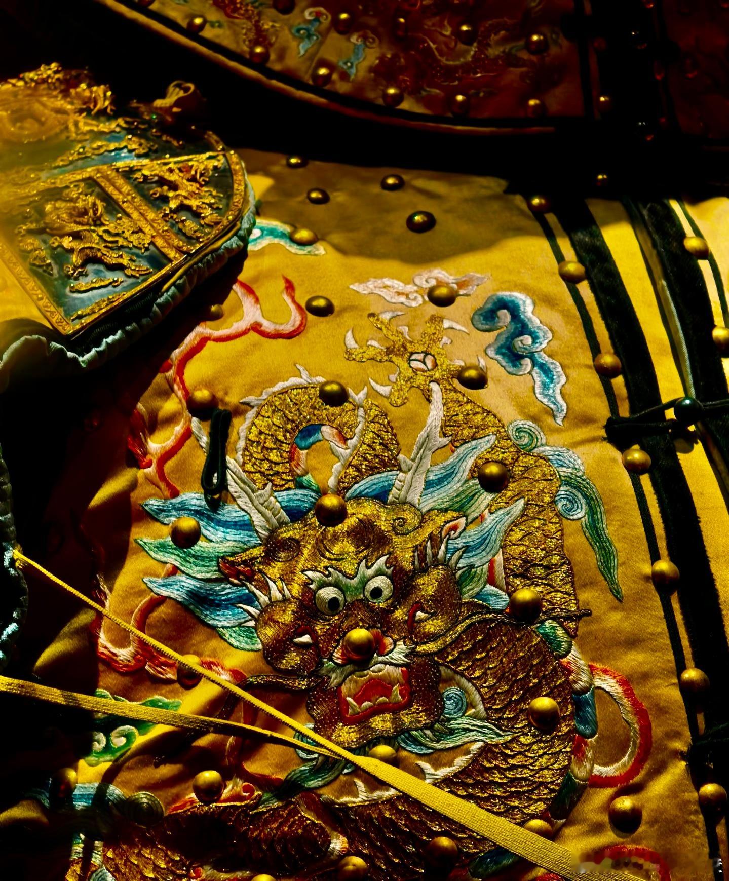 法国罕见全票通过文物归还法案 这些东西是不是要还回来？ 