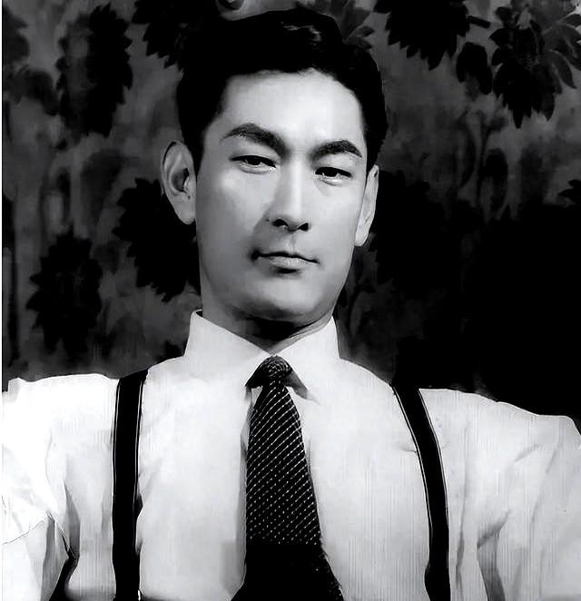 他演了一辈子喜剧，逗乐无数人，可他的婚姻，却经历了一场差点击垮他的风暴！这位就是