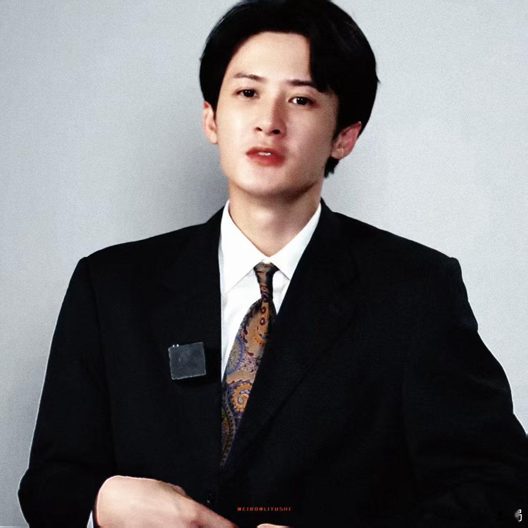 韩延说檀健次是亓宏刚的不二人选导演坚定不移的认可，是演员前行的莫大动力。韩延直言