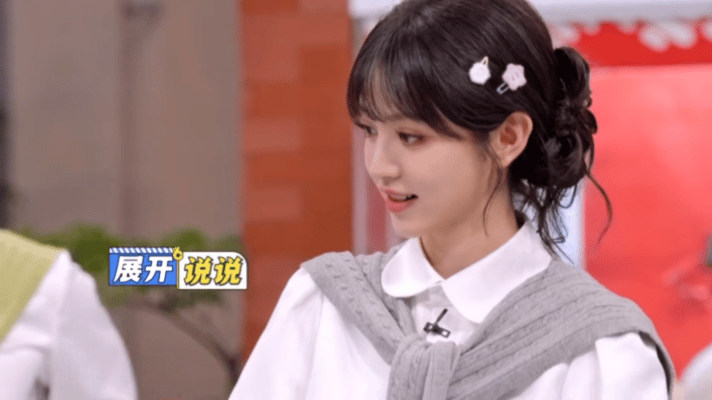 张凌赫 田曦薇眼里都是星星咱就是说张凌赫真的太会夸了，让讲述自己画的田曦薇，两个