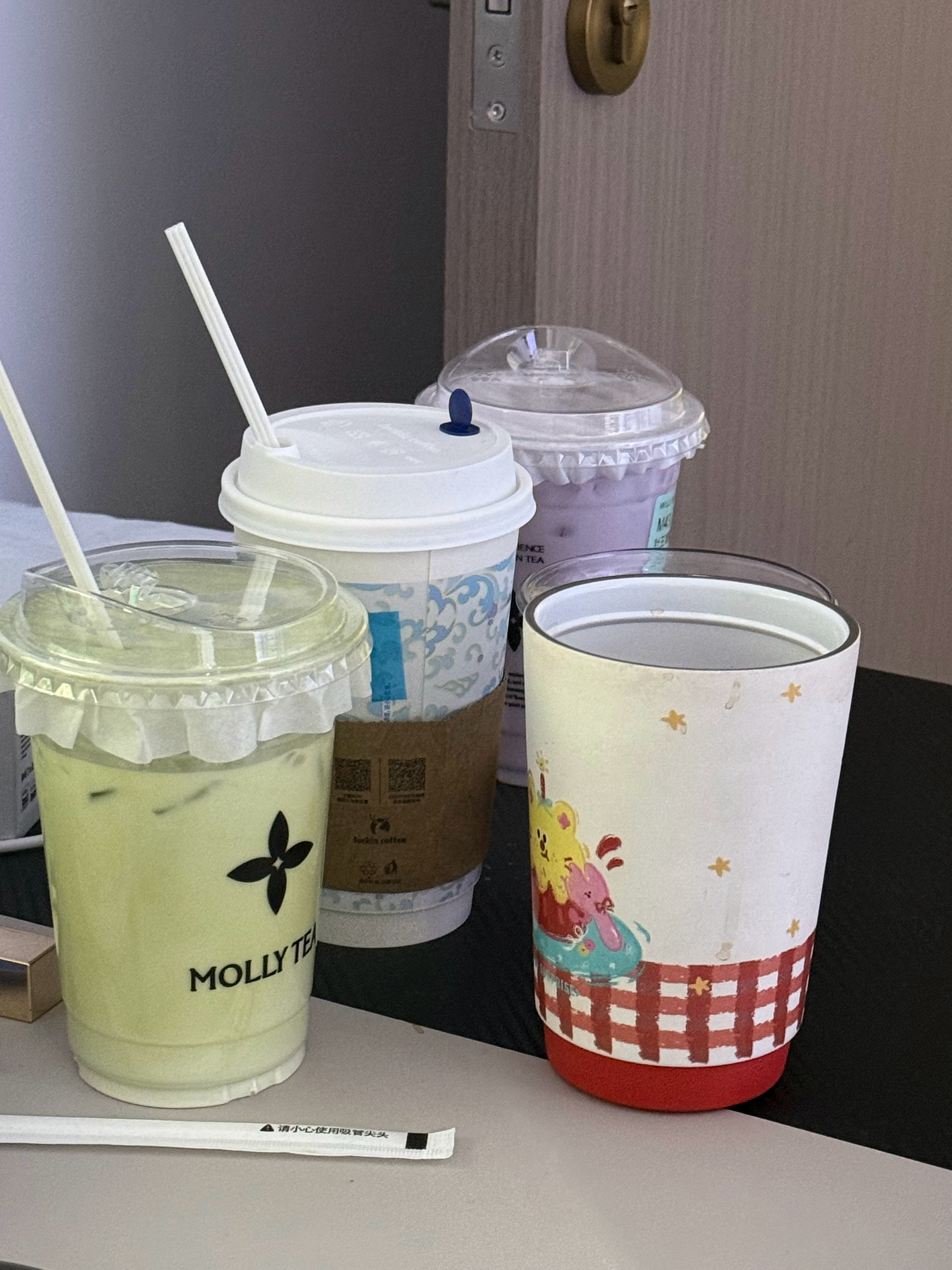 无奖竞猜今天有几杯饮品等着我喝，祝大家圣诞节快乐呦～ 