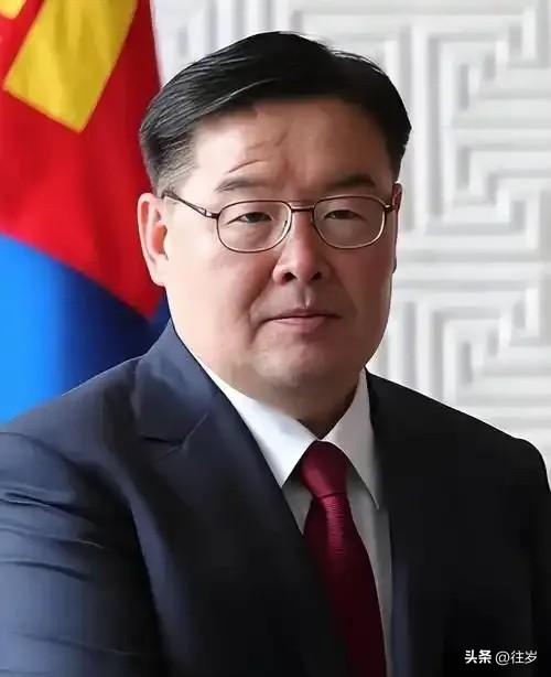 不能等，蒙古国总理赞丹沙塔尔辞职了，说白了就是蒙古国亲华派和亲西方派的斗争开始公