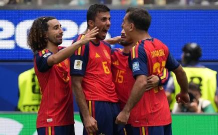 终于破咒了！3-0 完胜对手，西班牙终结 16 年世界杯淘汰赛尴尬纪录，冠军相尽