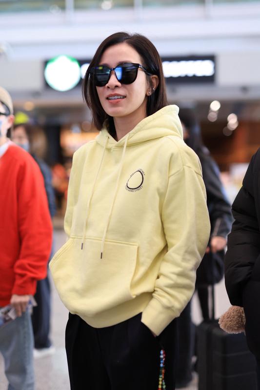 以前买房那确实是个香饽饽投资，好多人靠着炒房，那钱就跟雪花一样往兜里飘，赚得盆满