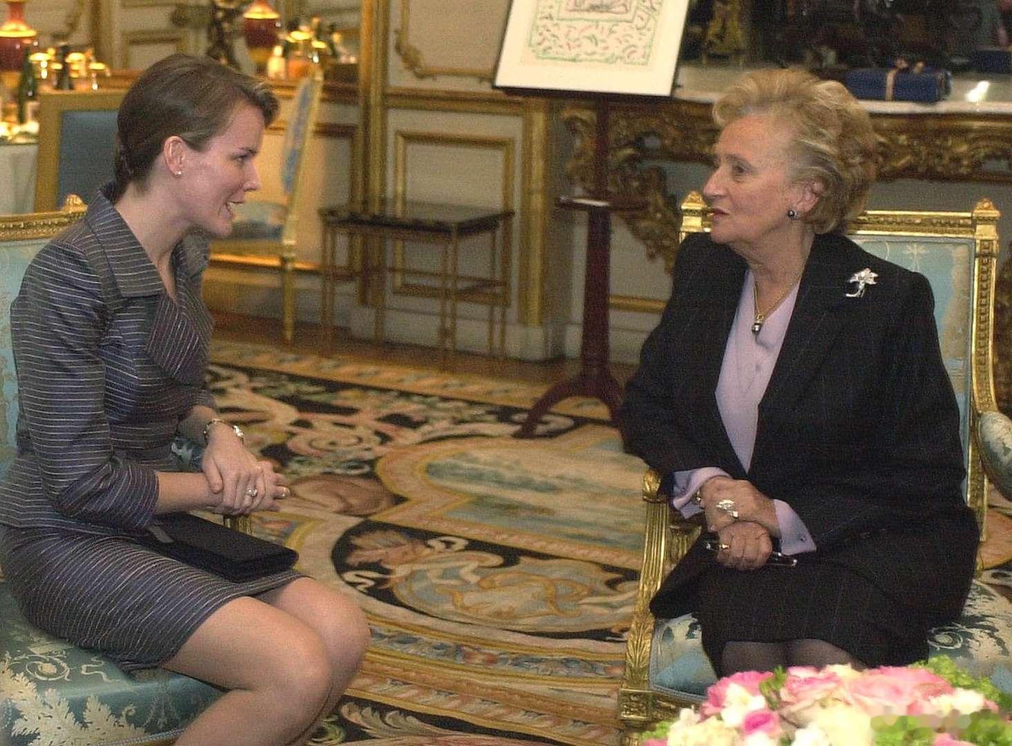 比利时王室 玛蒂尔德王后和法国前总统希拉克的夫人贝尔纳黛特·希拉克。希拉克夫人于