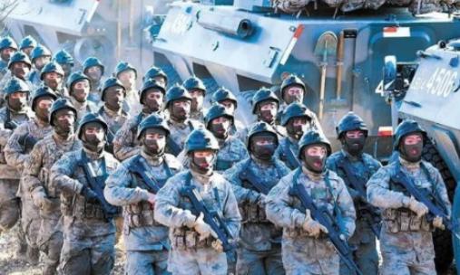 韩国一个军事专家，直接把话挑明了，他说，现在这个世界上，没有任何一个国家敢动，一