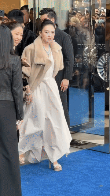 章子怡这是做了什么项目？还是发腮了？还是单纯的就是胖了点？怎么这次出席活动看起来