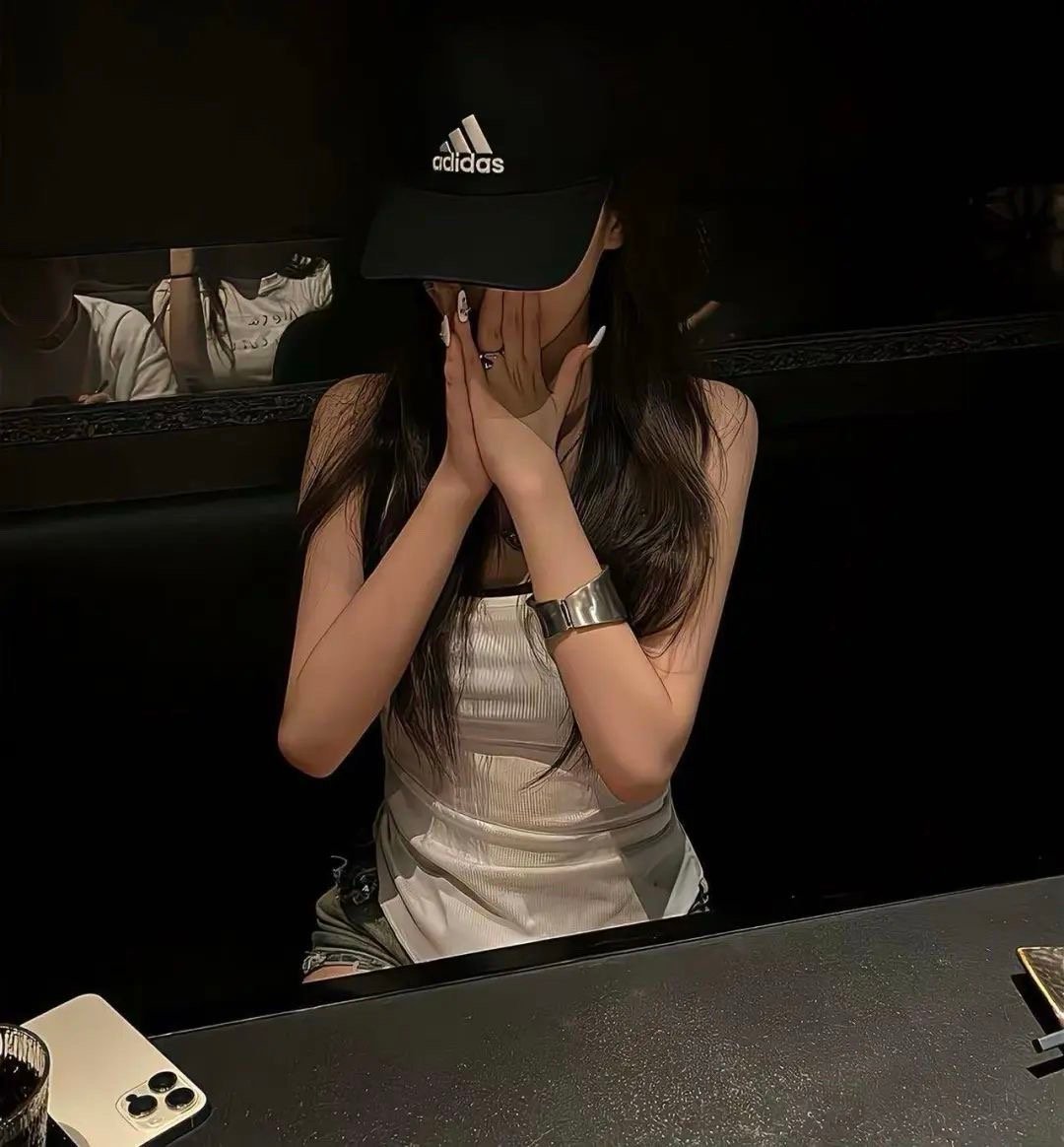 ‘’要不是在我最单纯的时候遇到你，有了娃，要不然就凭你 能困住我10年’’ ​​