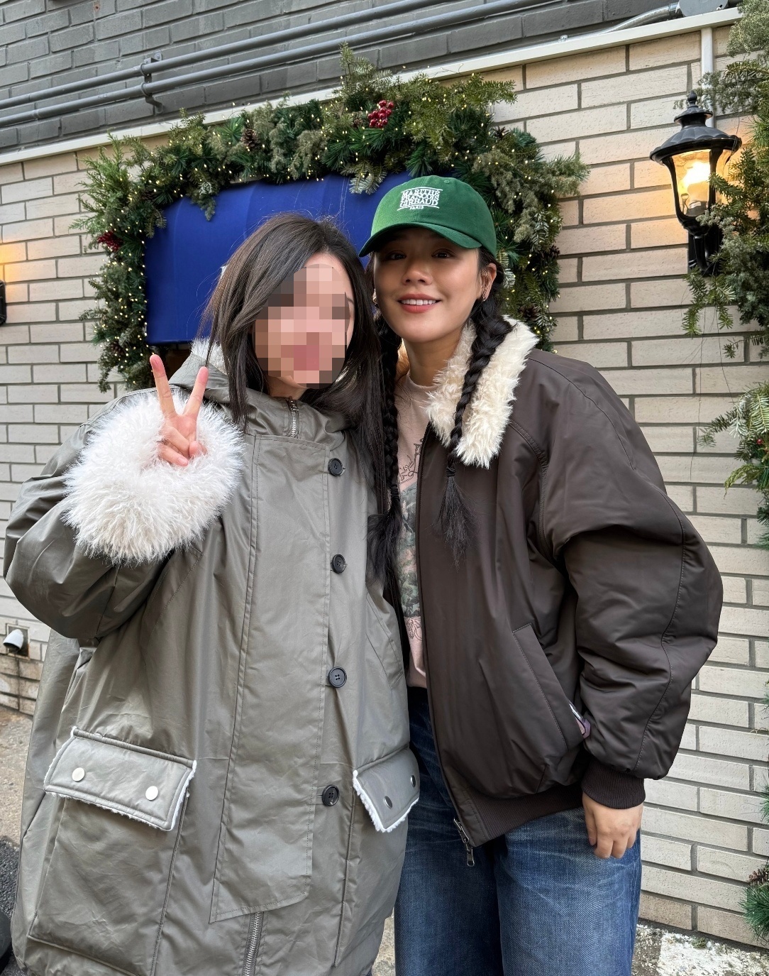 逛街偶遇37岁马思纯，她打扮酷酷的，减肥成功后，气质越来越好了！ 