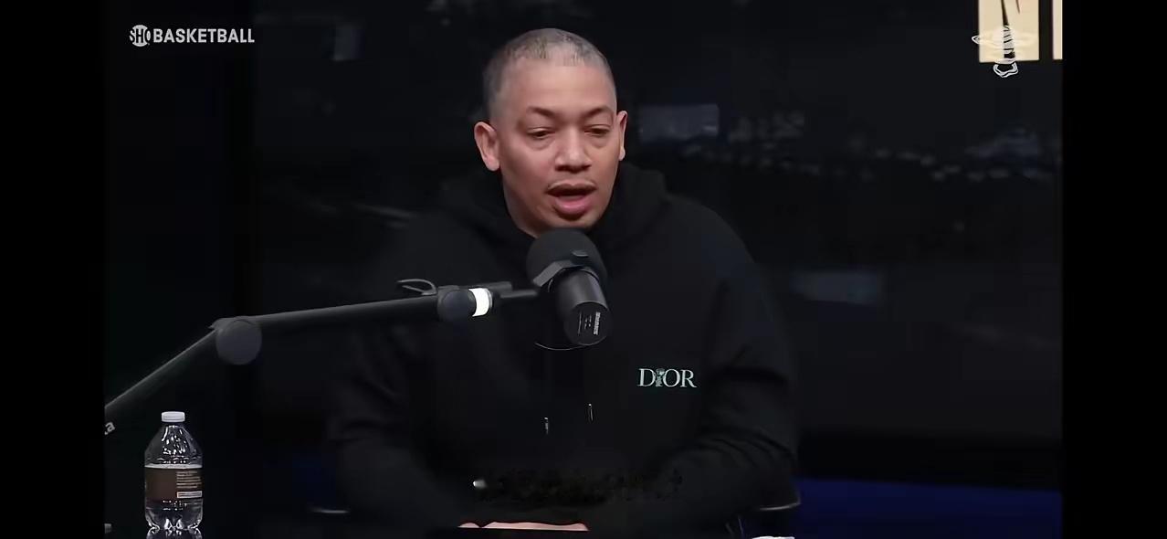 近期，泰伦卢参加了巴恩斯主持的访谈节目。回答展现了泰伦卢的高情商！巴恩斯:“乔丹