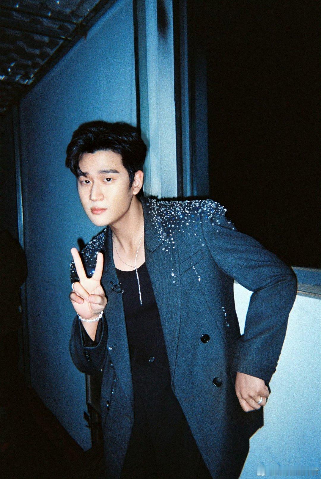 谁懂这份情怀！周兴哲从嘉宾变成家人，声生不息的舞台因他更显温暖。华流季的金曲传承