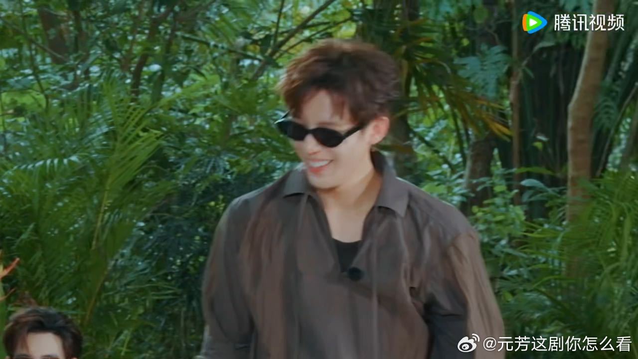 王安宇是懂怎么惹黄景瑜的黄景瑜踢王安宇0帧起脚 情景设定是篮球赛对手，王安宇偏要